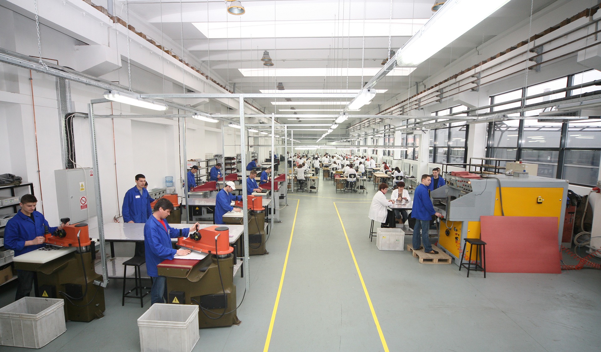 Interiorul fabricii Dana Point Industry din Iași