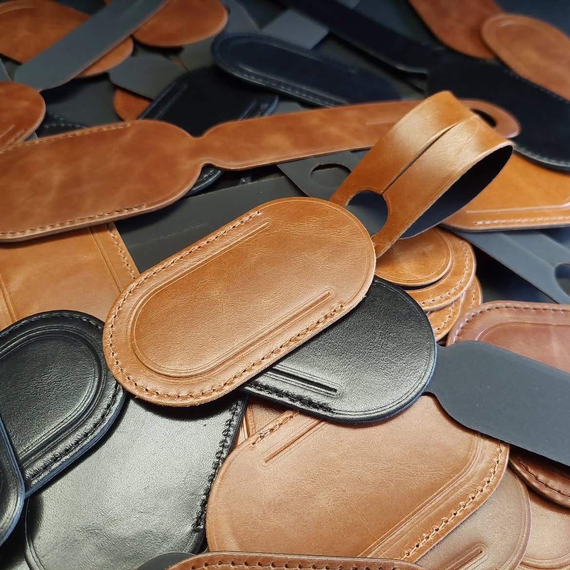 Luggage tag din piele