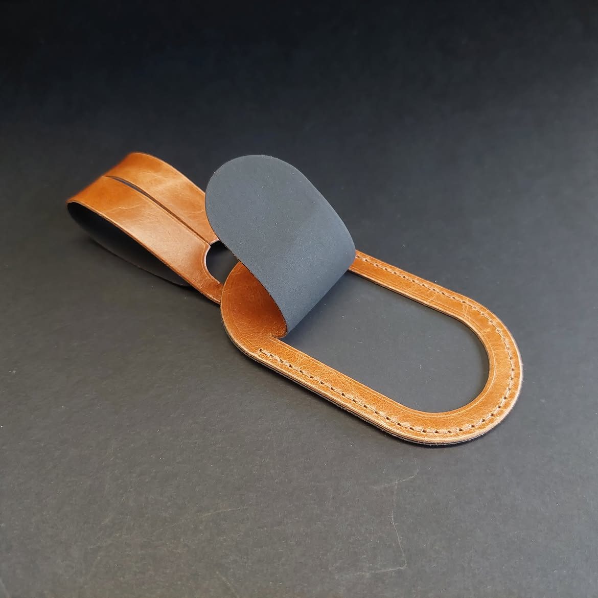 Luggage tag din piele
